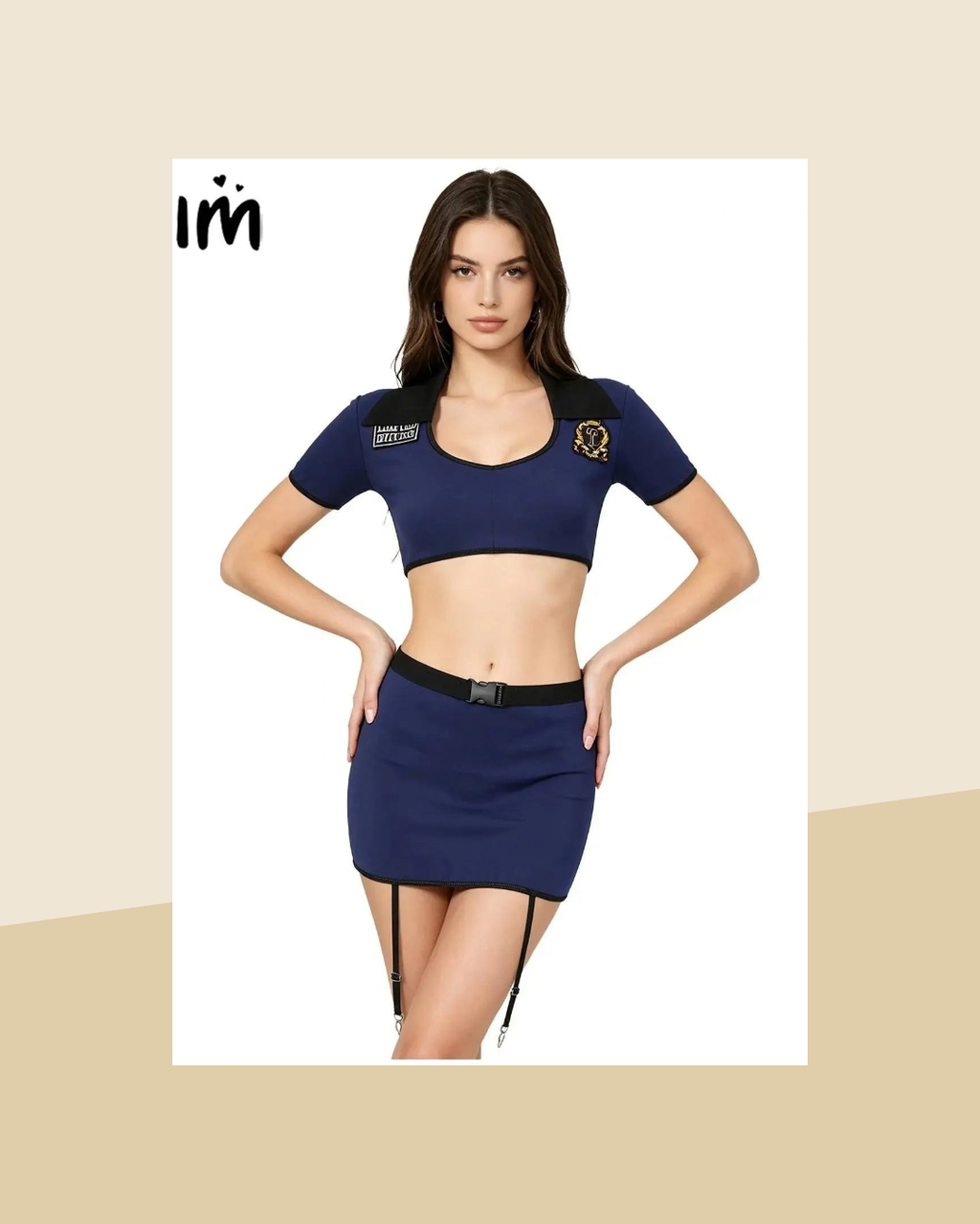 Déguisement Policière Crop Top et Jupe - photo premium