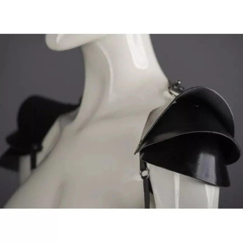 Armure d'Épaule Gothique Femme - Harnais Cuir Viking Guerrière – vue 5